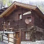 Wooden In Near The Aletsch Arena 샬레 *